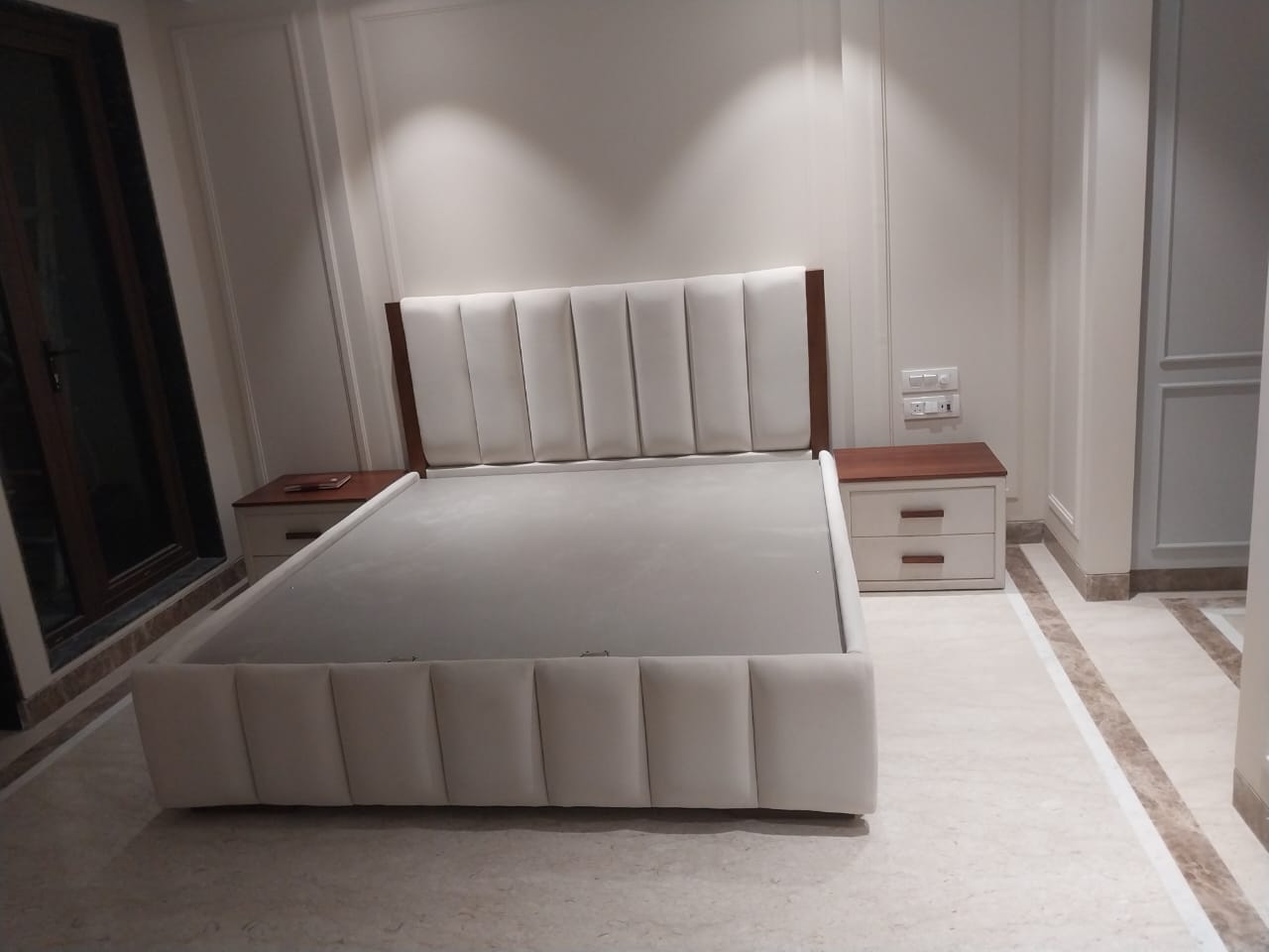 Luxury King Size Solid Wood Bed – Upholstered with Padded Tufted Headboard, Premium Quality & Elegant Design for Living Room