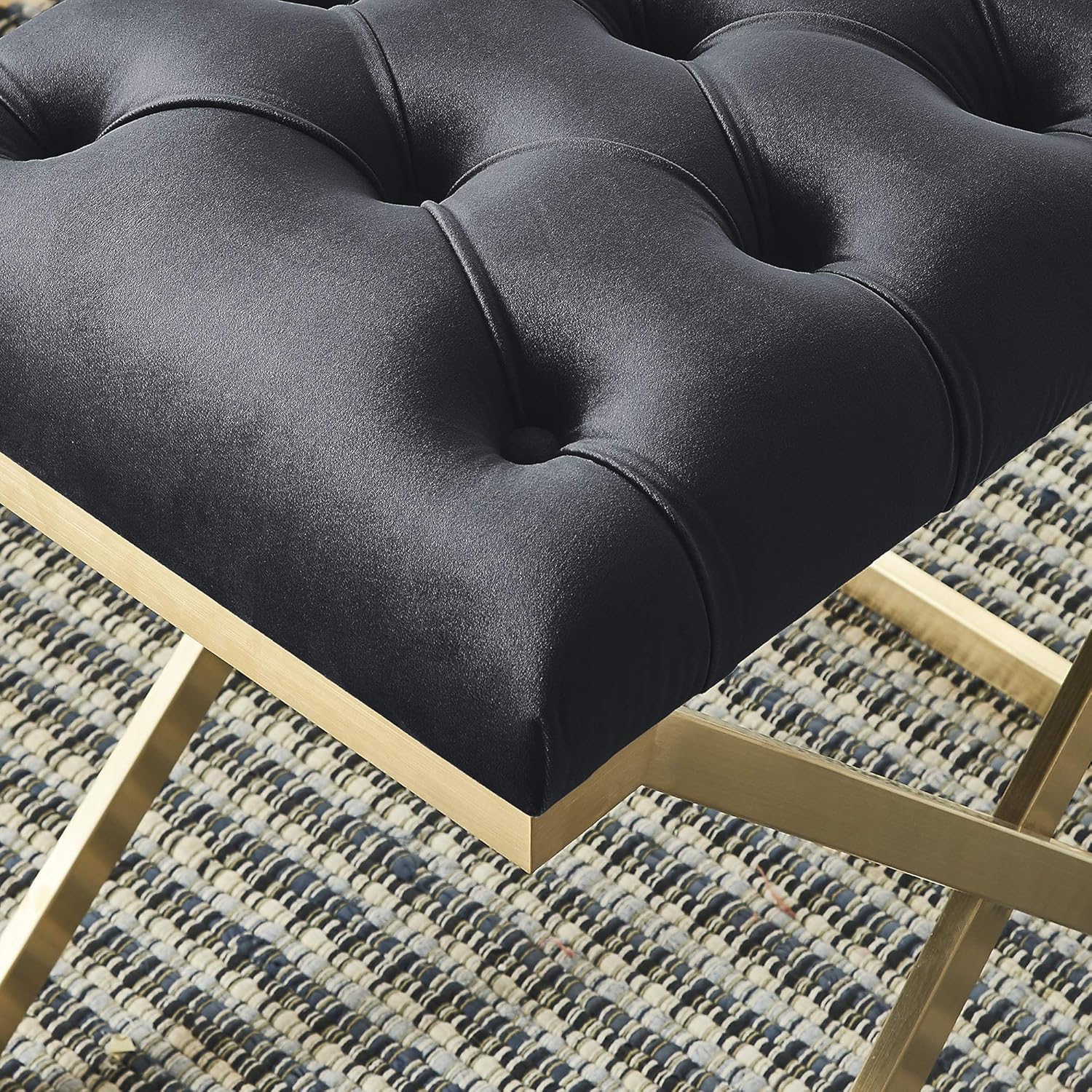 ফ্যাব্রিক গৃহসজ্জার সামগ্রী এবং ধাতব বেস অটোমান