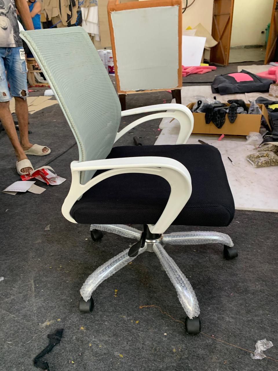 Medium Back Office Chair in Mesh