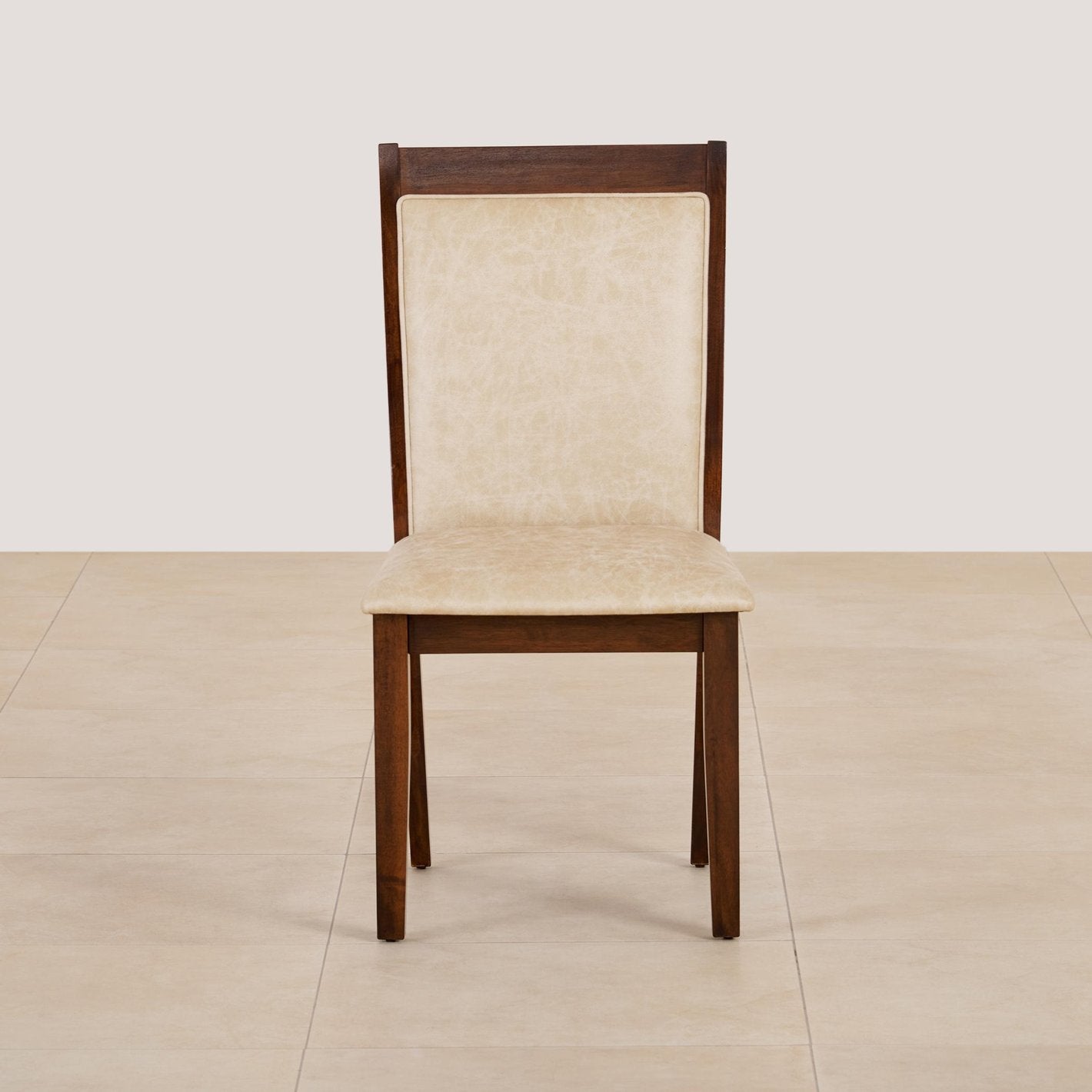 কাঠের ফ্রেম বেস সহ ডাইনিং চেয়ার