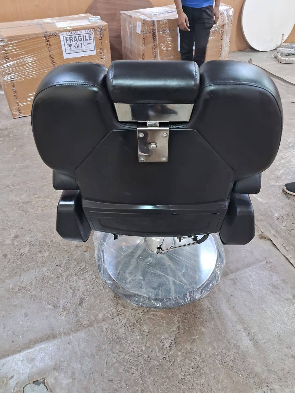 Salon Chair for Leatherette and Metal Frame Stylish with Adjustable and Recliner Parlor Chair Luxury High Premium Quality and Durable Barbershop & Tattoo Chair