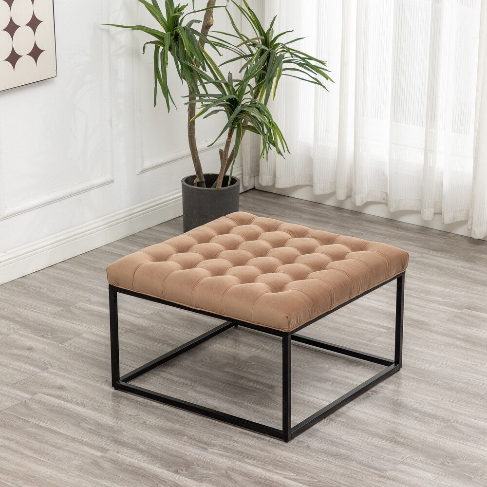 लेदरेट असबाब और धातु आधार के साथ ओटोमन