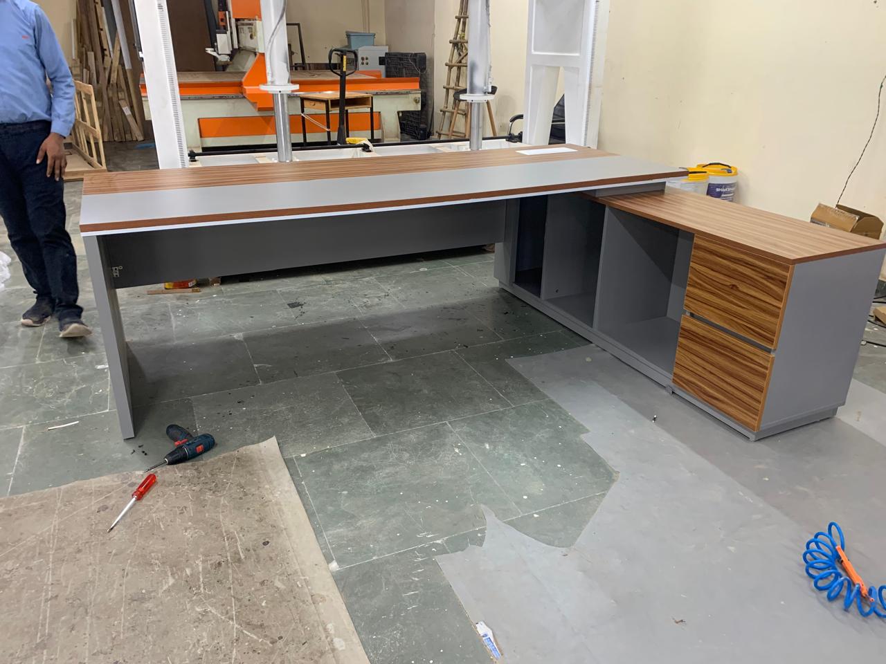 Director & Executive L-Shape Office Table Luxury Desk Made in MDF with Side Unit Drawer and Storage Wire Manager - Brown