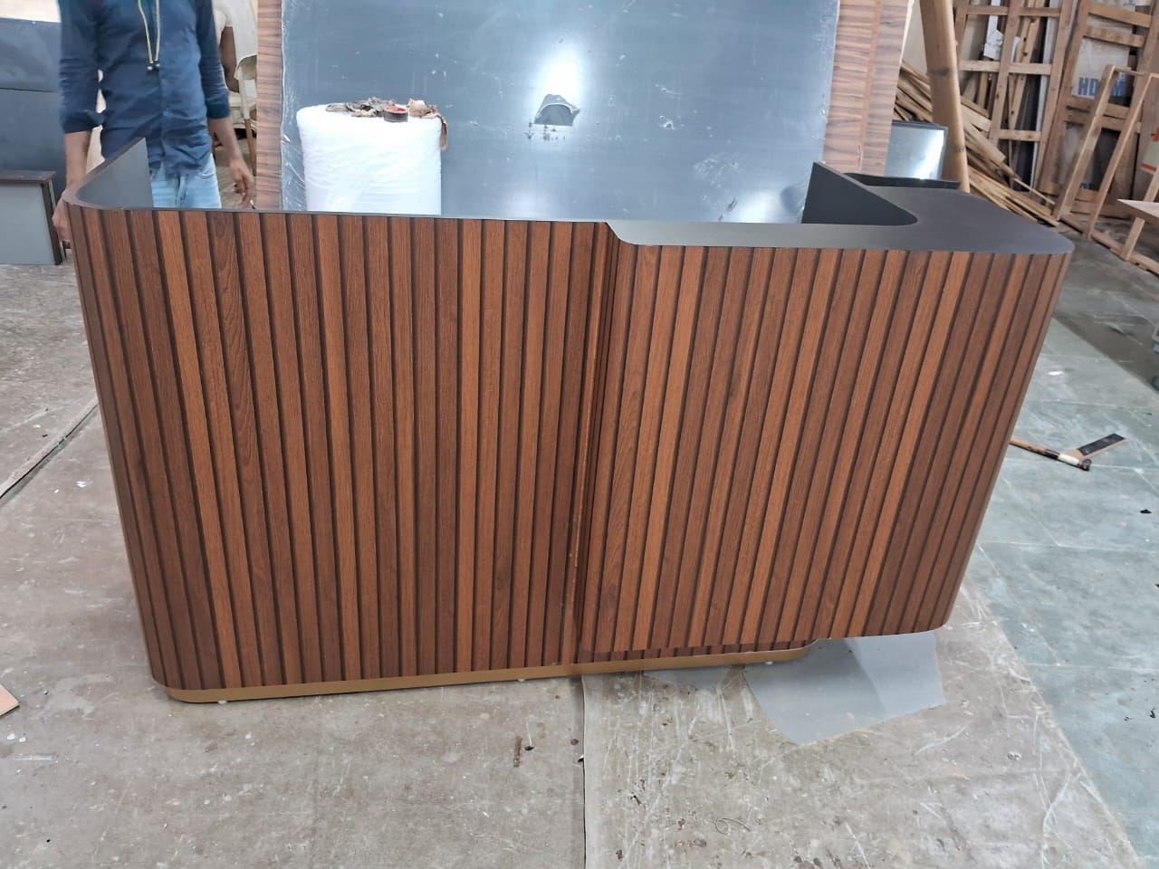 Reception Table for Office Counter Made in MDF and Elegant Hotel Counter Table