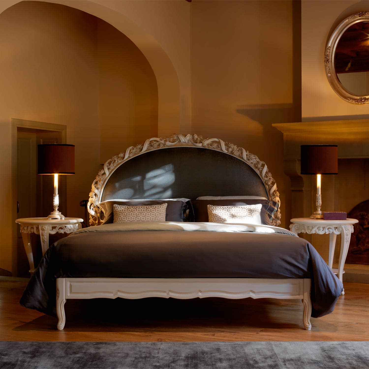 Luxury hand‑carved Italian‑style king bed in teak wood with tufted headboard for Modern Bedrooms&nbsp;