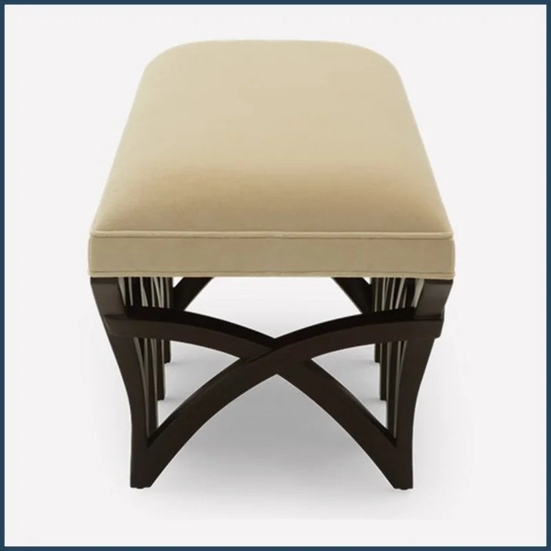 ফ্যাব্রিক গৃহসজ্জার সামগ্রী এবং কাঠের বেসে অটোমান