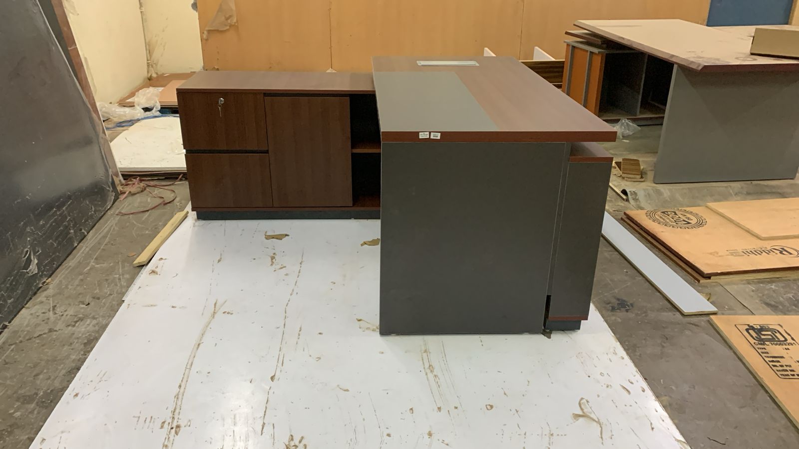 Director & Executive L-Shape Luxury Office Table Modern Desk with Cable Management, Drawer and CPU Storage - Brown