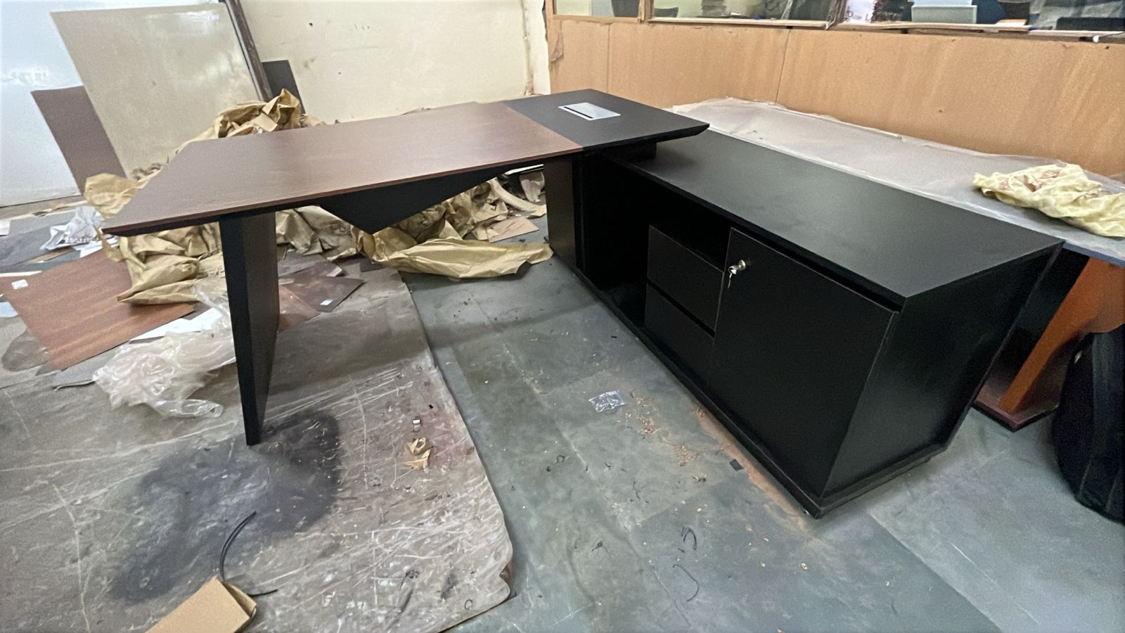 Director L-Shape Table Luxury Modern Office Desk with Made in MDF and  Drawers, Shelves, and CPU Storage Space