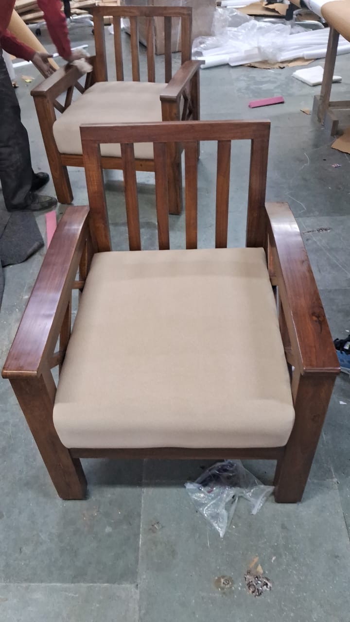 Indoor Handicraft Classic Look Wooden Lounge Chair