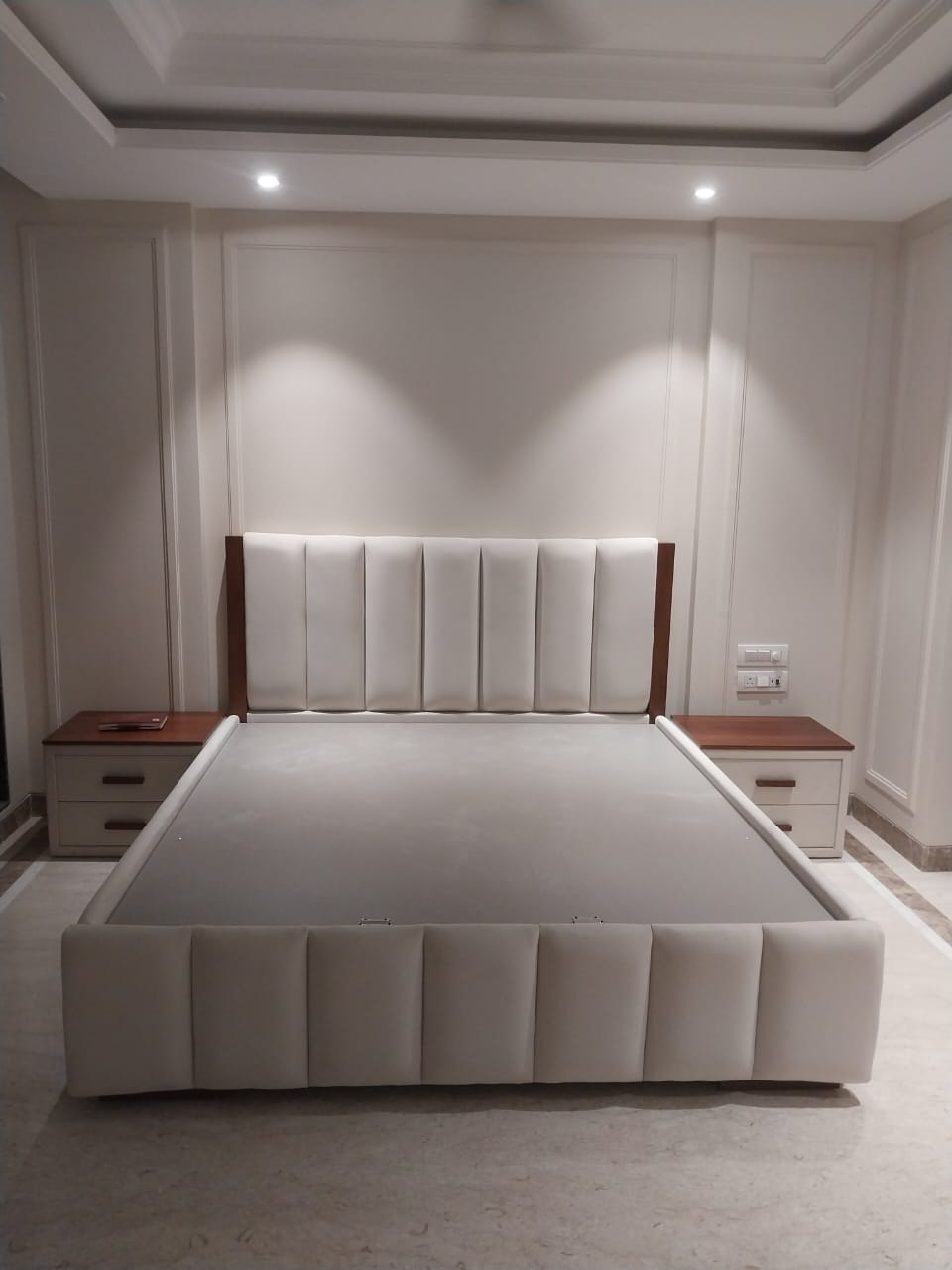 Luxury King Size Solid Wood Bed – Upholstered with Padded Tufted Headboard, Premium Quality & Elegant Design for Living Room