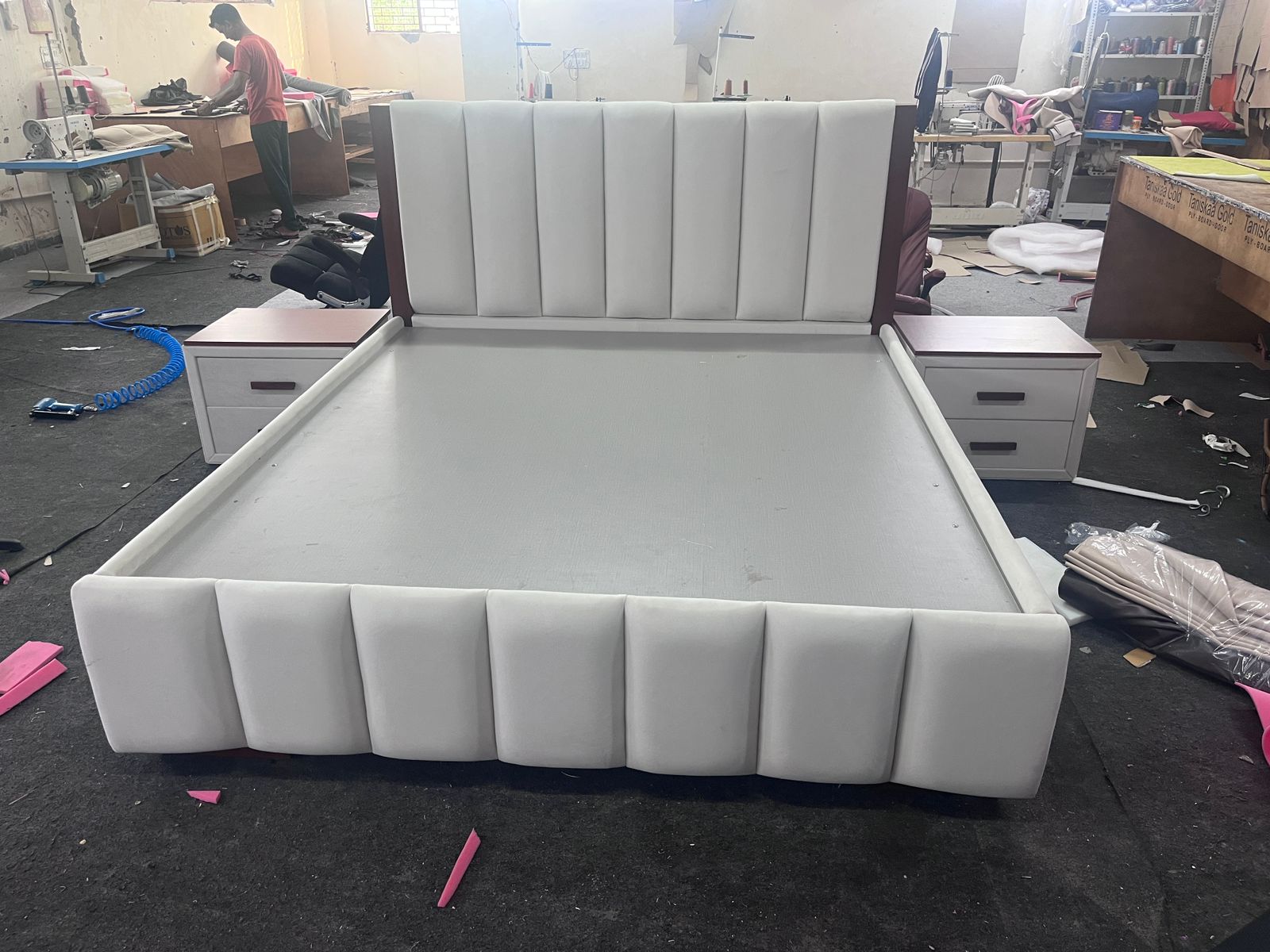 Luxury King Size Solid Wood Bed – Upholstered with Padded Tufted Headboard, Premium Quality & Elegant Design for Living Room