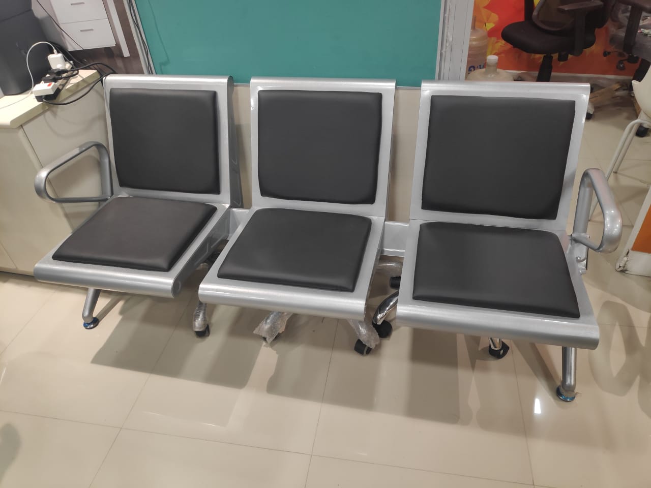 3 Seater Airport Chair With Metal Legs & Arm -