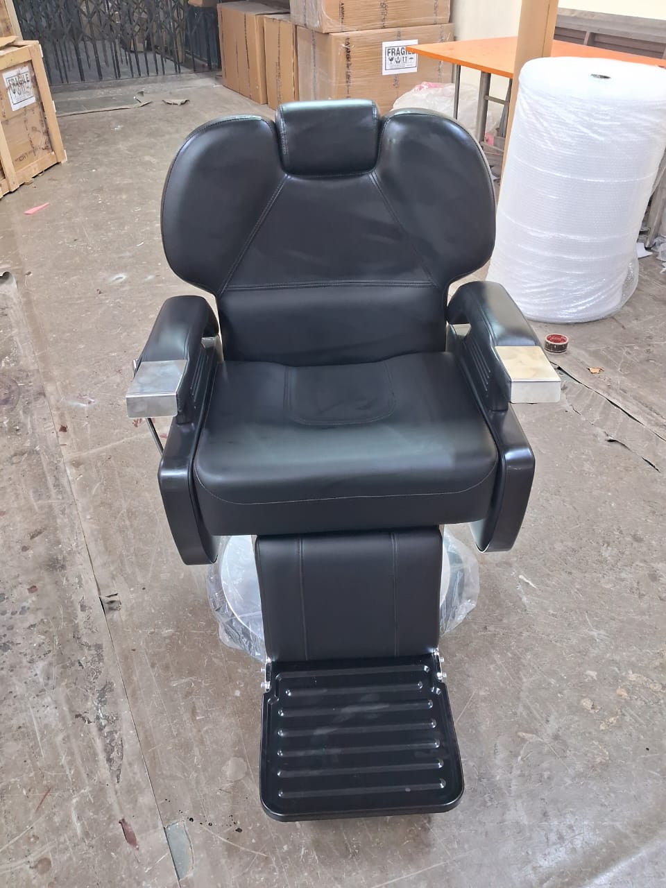 Salon Chair for Leatherette and Metal Frame Stylish with Adjustable and Recliner Parlor Chair Luxury High Premium Quality and Durable Barbershop & Tattoo Chair