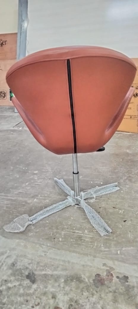 Swivel Lounge Chair in Metal Base