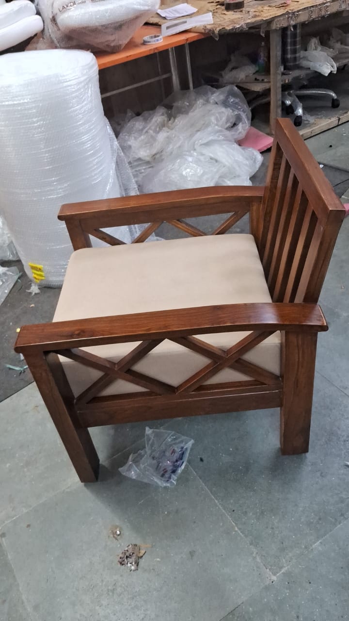 Indoor Handicraft Classic Look Wooden Lounge Chair