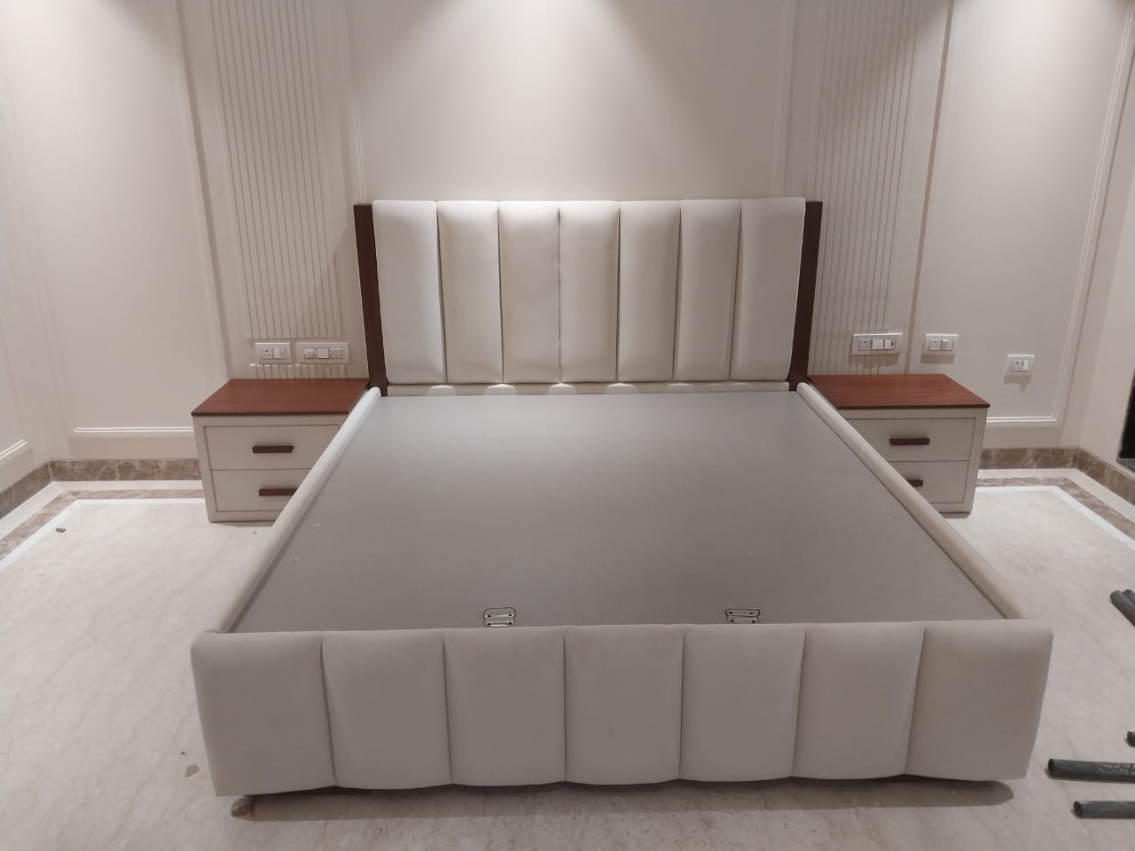 Luxury King Size Solid Wood Bed – Upholstered with Padded Tufted Headboard, Premium Quality & Elegant Design for Living Room