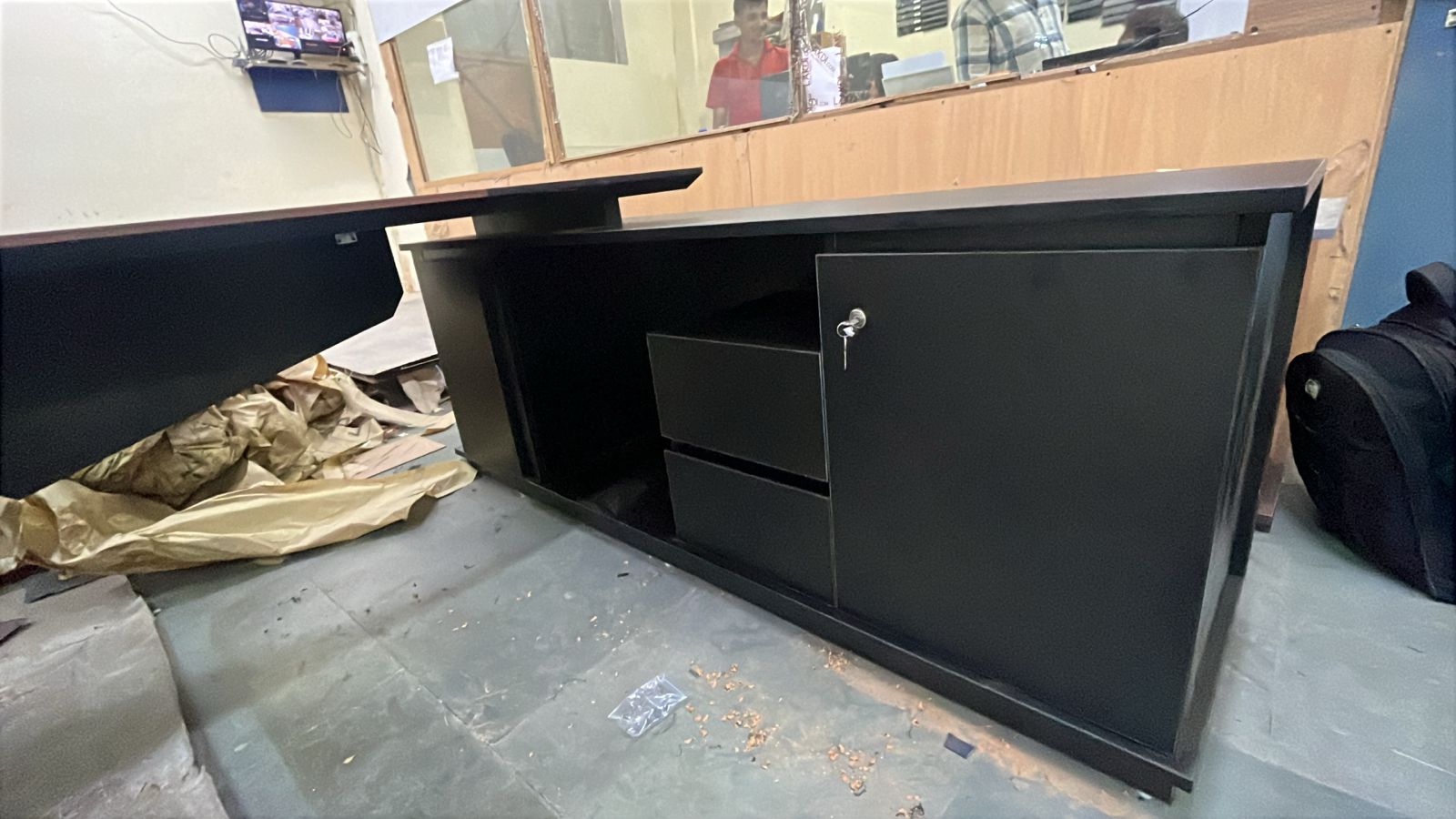 Director L-Shape Table Luxury Modern Office Desk with Made in MDF and  Drawers, Shelves, and CPU Storage Space