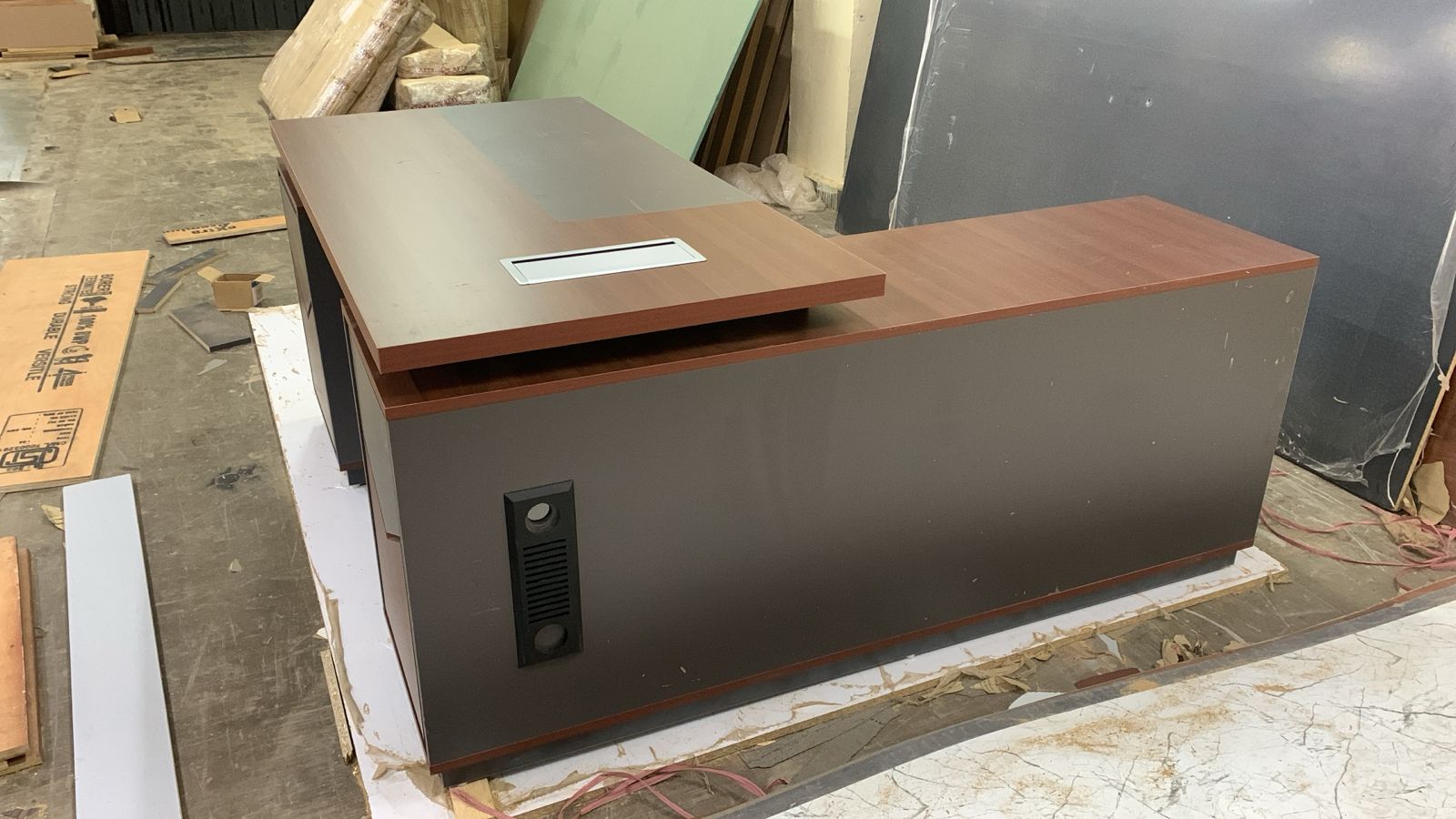 Director & Executive L-Shape Luxury Office Table Modern Desk with Cable Management, Drawer and CPU Storage - Brown