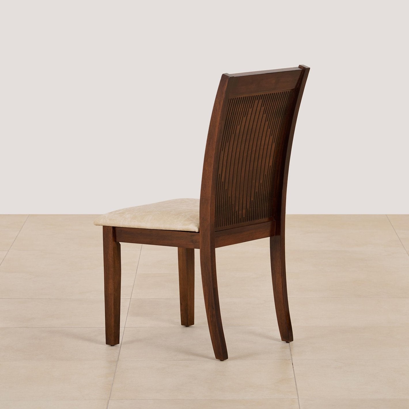 কাঠের ফ্রেম বেস সহ ডাইনিং চেয়ার