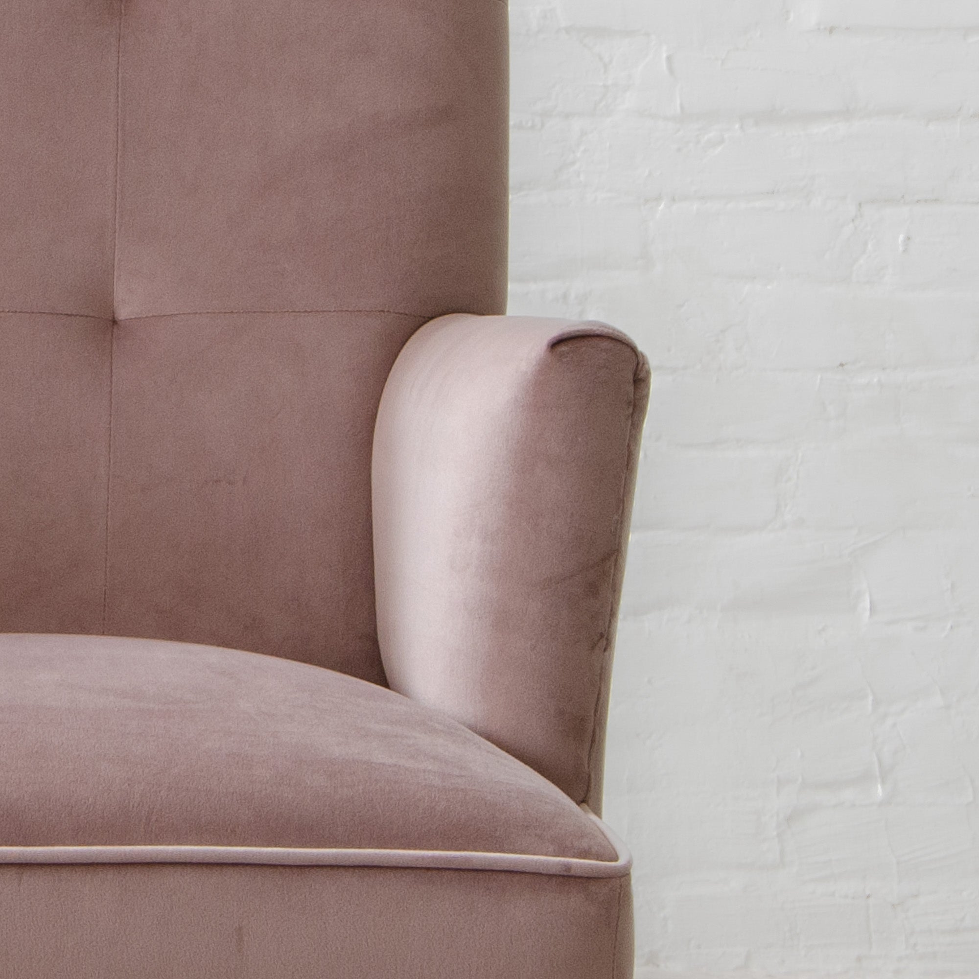 Plush Velvet Tufted Dining Chair - Mid-Century Modern Armchair for Elegant Home Furniture