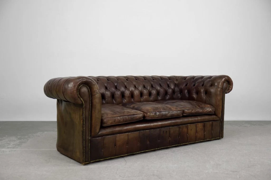 3 Seater chesterfield Tufted sofa Modern Design Made in Leatherette Durable & Comfortable for living Room