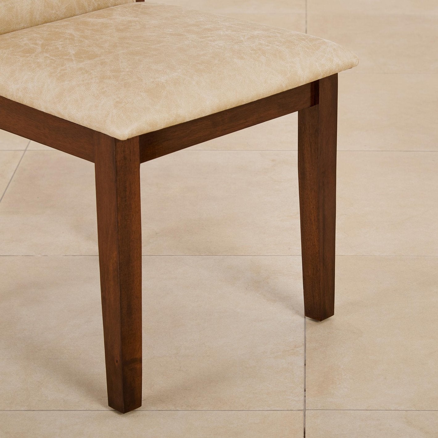 কাঠের ফ্রেম বেস সহ ডাইনিং চেয়ার