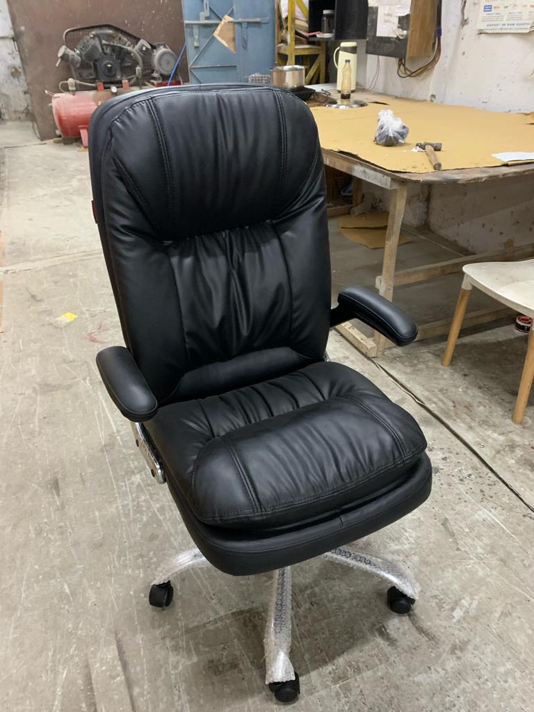 Comfortable Director Chair with Adjustable Armrest -
