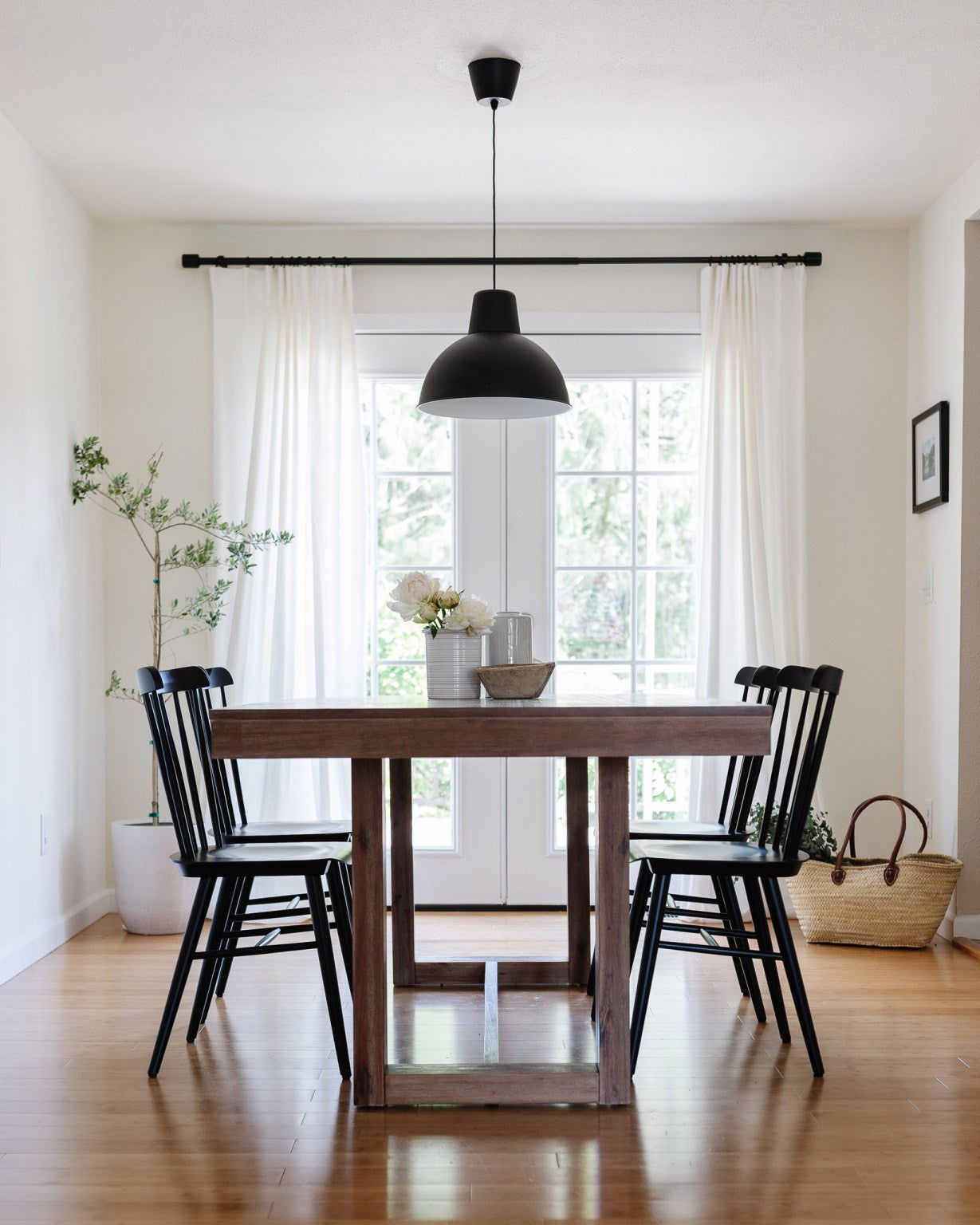 Dining Chair in Wooden Legs Base -