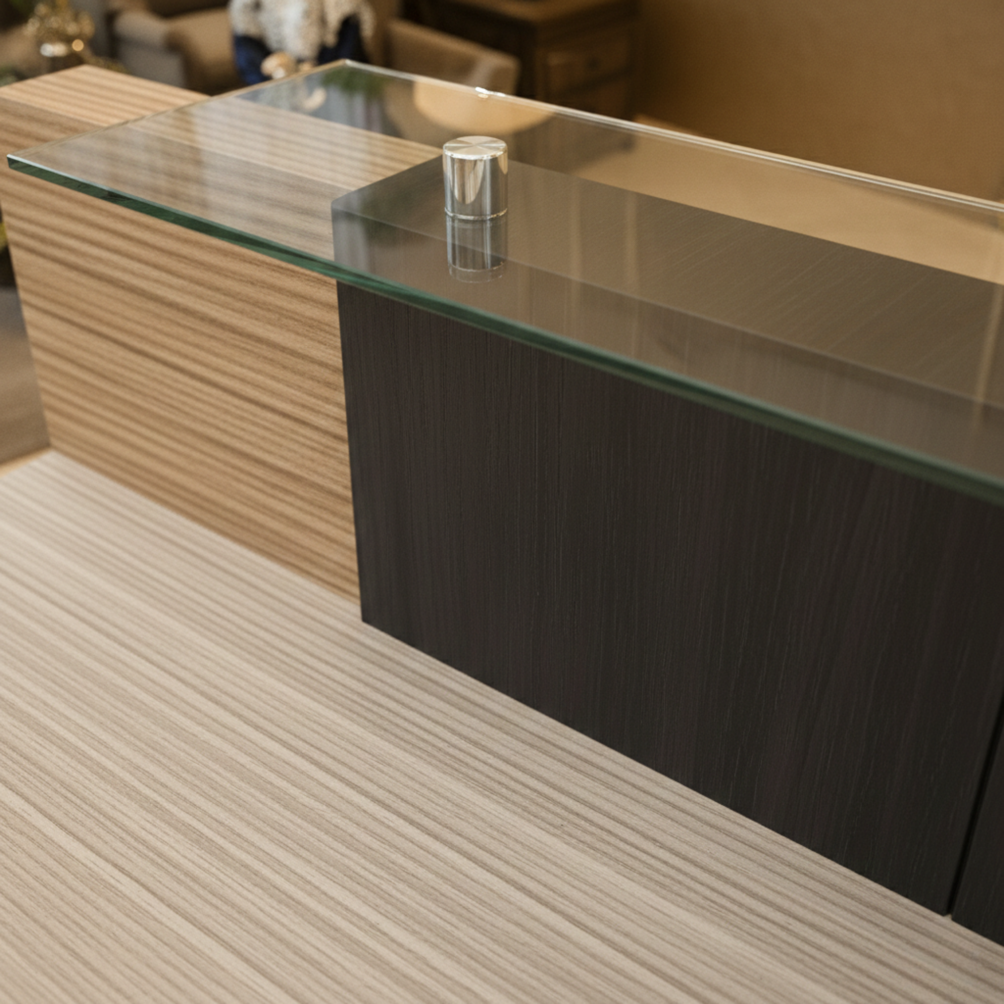 साइड पैनल और मोडेस्टी के साथ विस्तारित डीलिंग टॉप के साथ रिसेप्शन टेबल