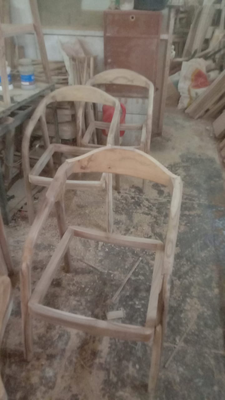 Luxury Dining Chair with Wooden Frame Base -