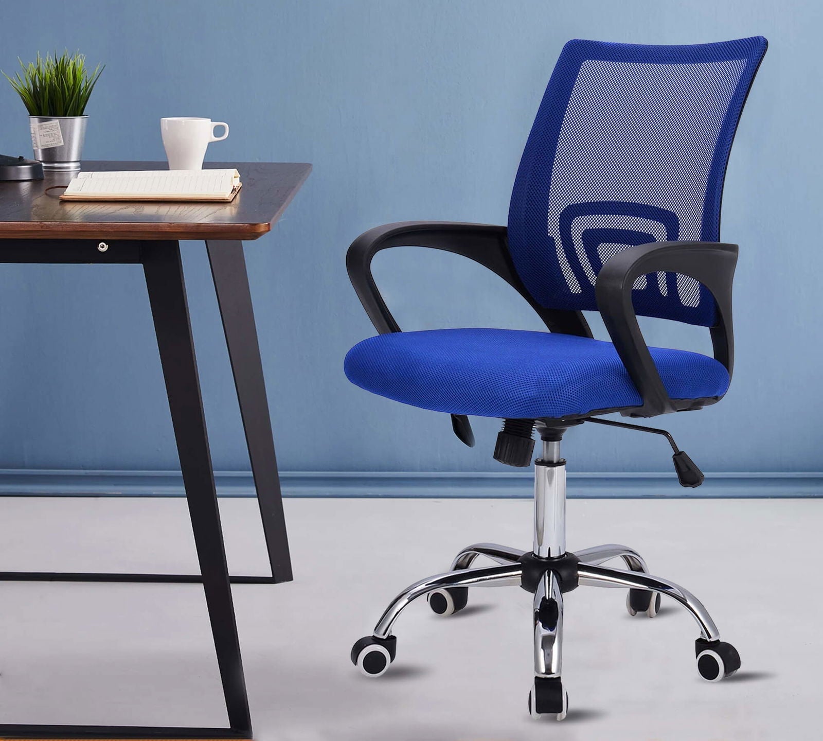 क्रोम बेस के साथ मध्यम बैक ऑफिस एग्जीक्यूटिव चेयर