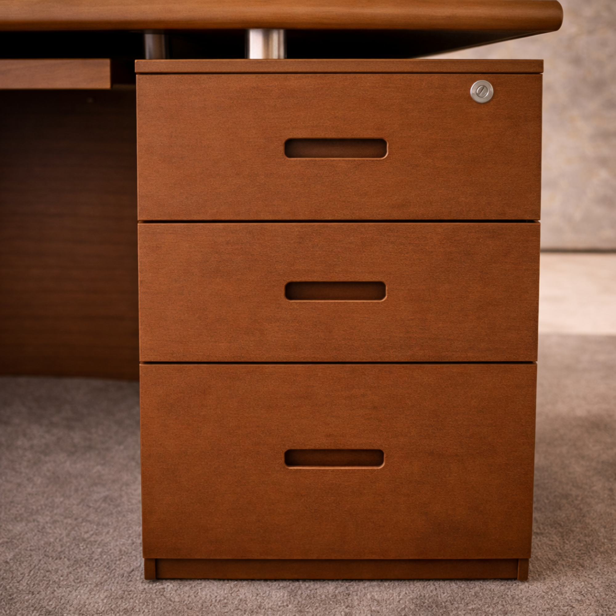 ফাইল স্টোরেজ ক্যাবিনেট, এলিভেটেড শেল্ফ এবং কাচের টপ শেল্ফ সহ প্লাই বোর্ডে তৈরি রিসেপশন টেবিল - ব্রাউন