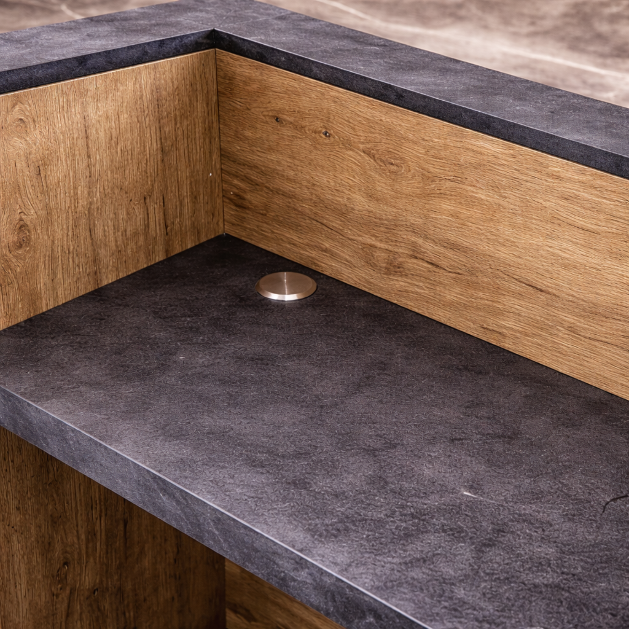 তামাক কাঠ এবং গাঢ় কংক্রিট ফিনিশ সহ অফিসের জন্য আধুনিক অভ্যর্থনা টেবিল - ইঞ্জিনিয়ারড কাঠের বডি এবং E1 পরিবেশগত বোর্ড