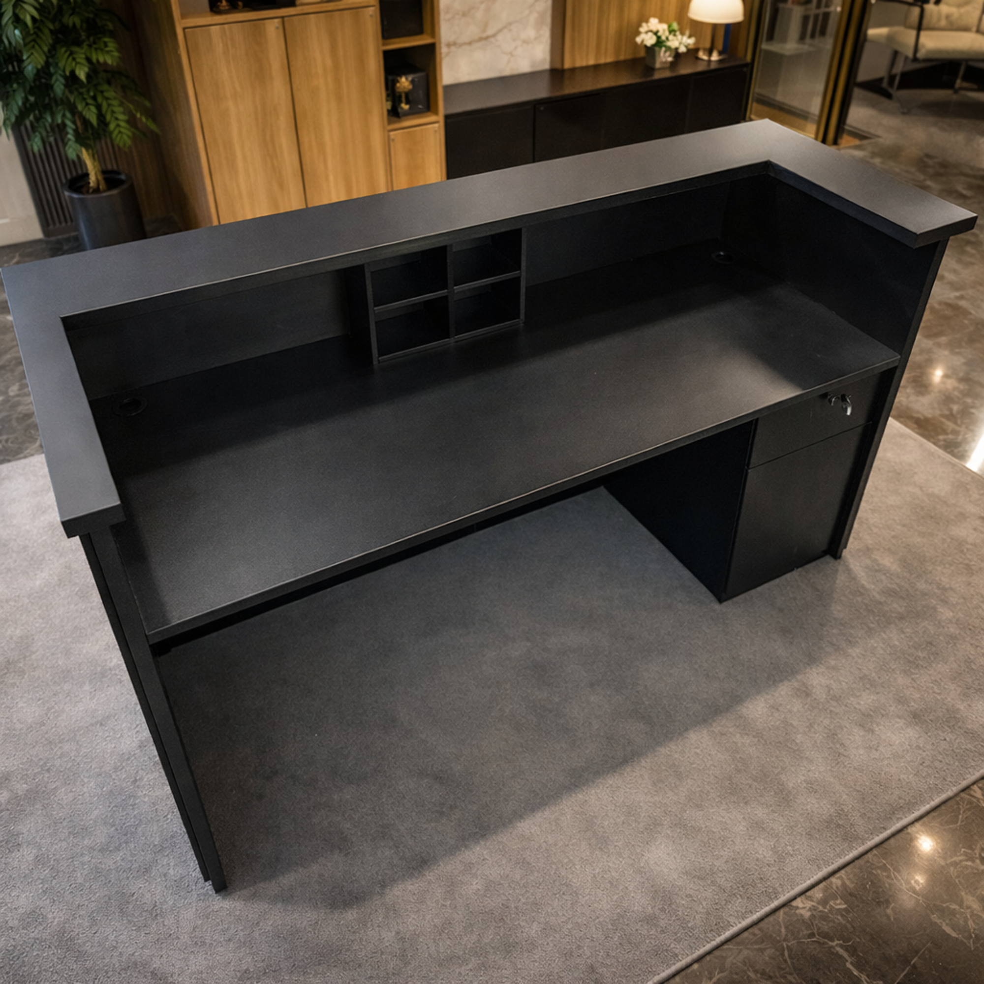 অফিসের জন্য স্টাইলিশ রিসেপশন টেবিল পাইনউড ইউ শেপ ডিজাইন এবং ড্রয়ার ও স্টোরেজ সহ নমনীয় প্লাই দিয়ে তৈরি - ব্ল্যাক অ্যান্ড ওক