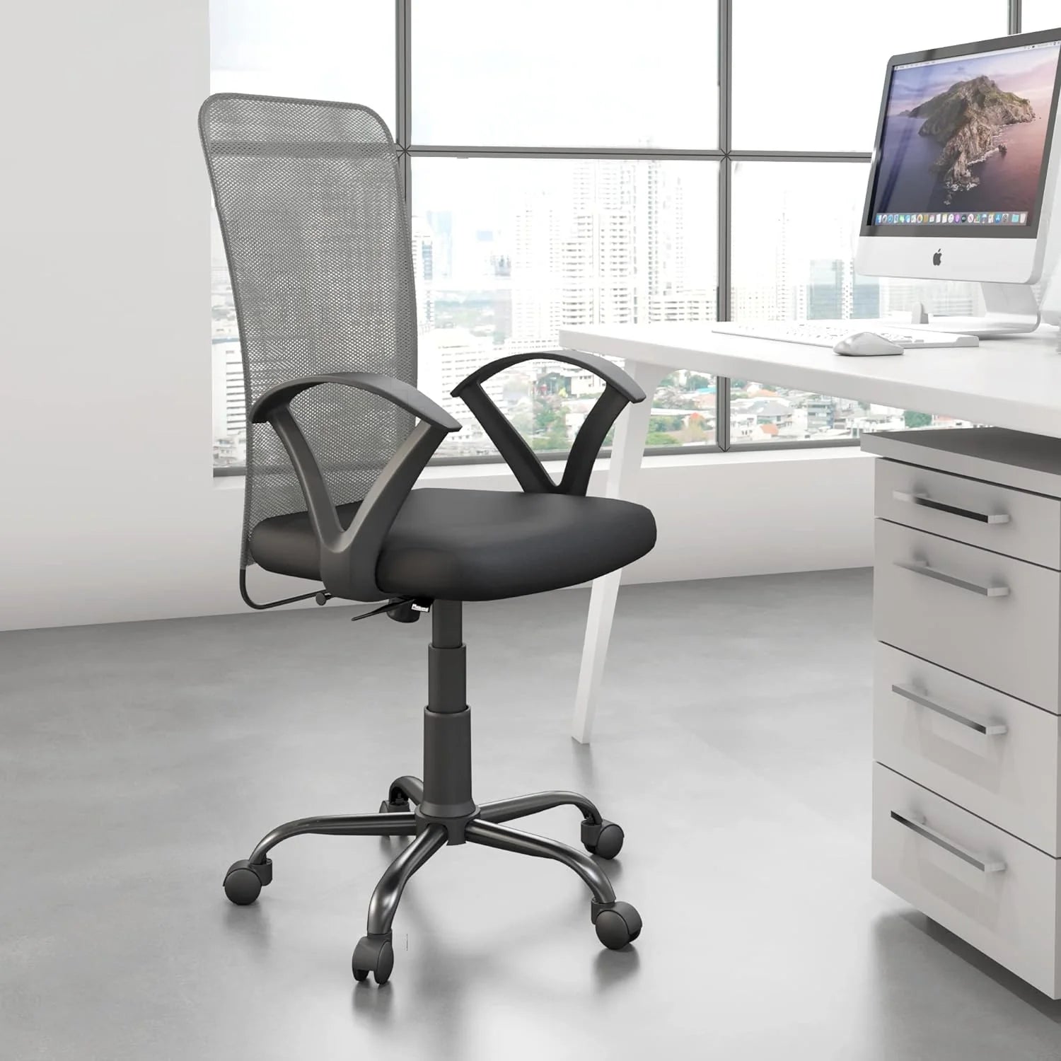 Ergonomic Executive Mesh Chair with Adjustable Height, Breathable Backrest, Cushioned Seat and Durable Metal Base for Office